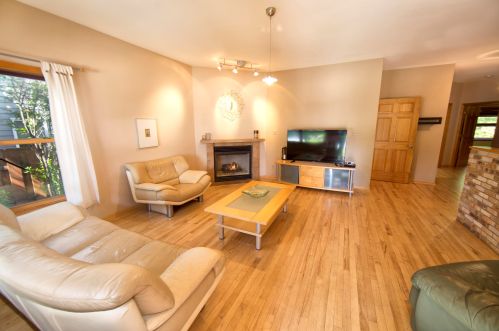 3190 85th St, Milwaukee, WI 53227-4666