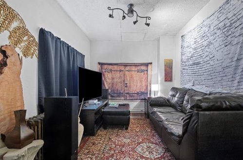 2432 Berg St, Pittsburgh PA  15203-2704 exterior