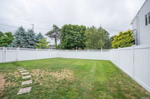 1 April Ave, Huntington Station NY 11746-7002 exterior