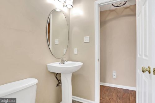 10 Lexington Dr, Hanover PA 17331-8657 exterior