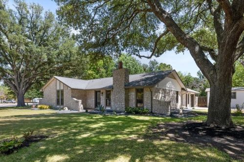 9703 Braes Valley St, Austin TX  78729-1906 exterior