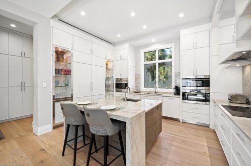 1230 Gulf Shore Blvd, Naples FL exterior