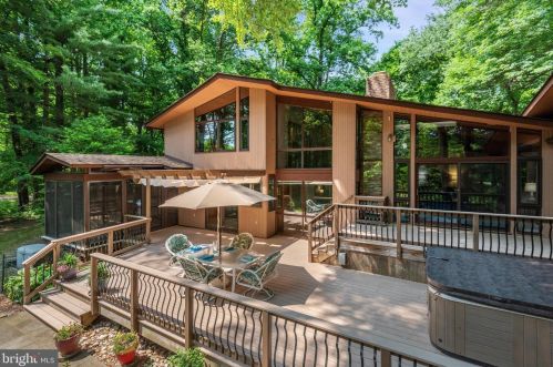 209 Bryants Nursery Rd, Silver Spring, MD 20905-3844