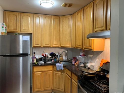 730 218th St, Bronx NY 10467-5881 exterior