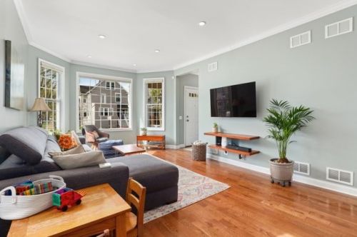 3232 Belle Plaine Ave, Chicago IL 60618-2338 exterior