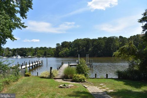 4 Leymar Rd, Glen Burnie MD 21060-7107 exterior