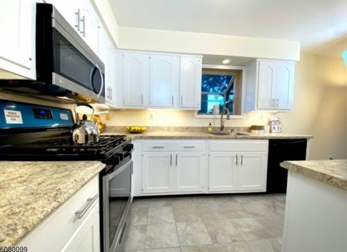 56 Bond St, Bridgewater NJ 08807-2458 exterior