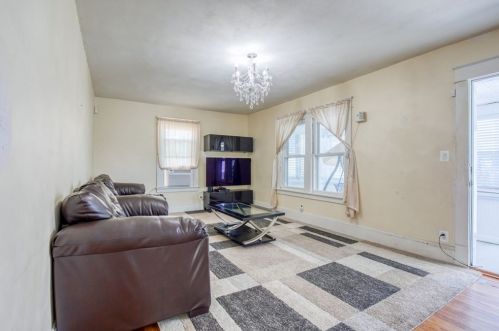 28 Merrimac Ave, Springfield MA  01104-2718 exterior