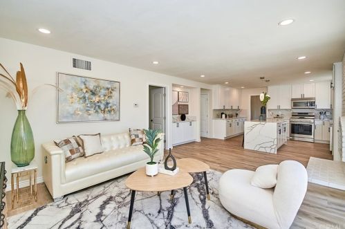 17522 Medford Ave, Tustin CA  92780-1922 exterior