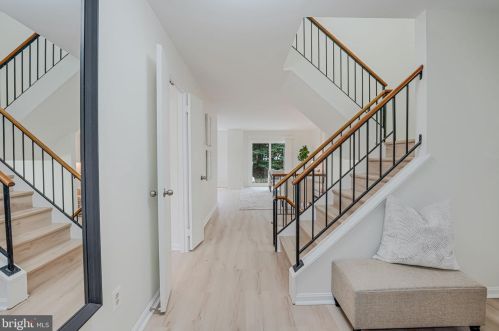 11739 Dry River Ct, Herndon, VA 20191-2946