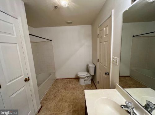 1813 Tobias Dr, Washington DC 20020-2955 exterior