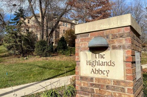 5418 Old Middleton Rd, Madison WI 53705-2606 exterior