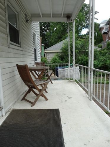 104 Side Pkwy, Newton MA 02458-1816 exterior