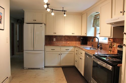 23 Canterbury Rd, Concord NH 03301-5618 exterior