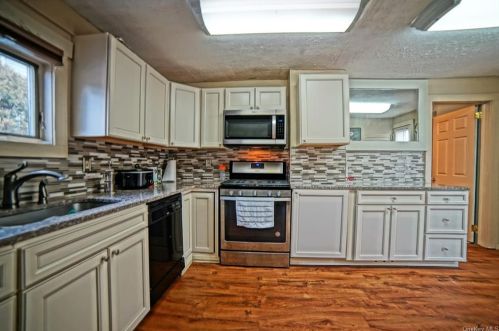 6 Hoffman St, Middletown NY 10940-5218 exterior