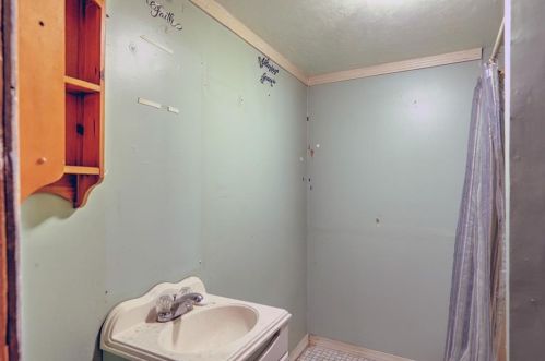 252 Admiral St, Providence RI 02908-1350 exterior