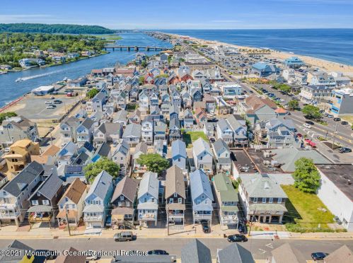 13 Ctr St, Locust NJ 07760-1712 exterior