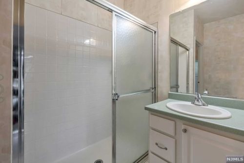 3326 Franklin Ln, Rockaway NJ 07866-5820 exterior