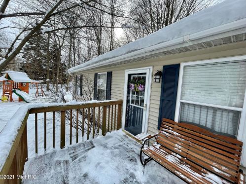 5541 Lamos Rd, Sylvan Beach MI 49461-9450 exterior