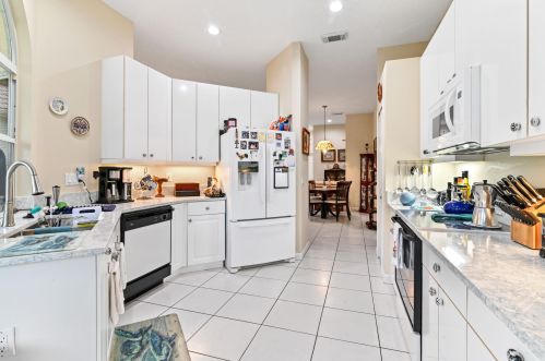 540 New Castle Cv, Fort Pierce FL 34986-3406 exterior