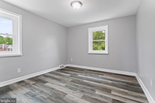 200 Londonderry Ln, Darby PA 19023-2323 exterior