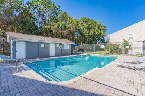 8523 J R Manor Dr, Tampa, FL 33634-1057