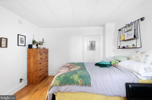 1433 Broad St, Philadelphia PA 19146-4808 exterior