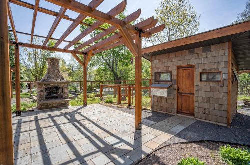 2127 Columbus Ave, Duluth MN 55803-2516 exterior