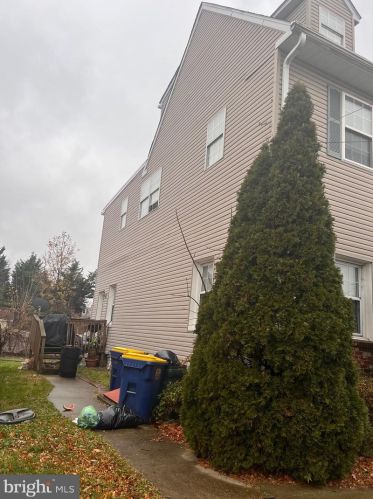 916 Clayton St, New Castle, DE 19720-6024