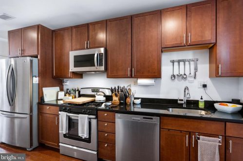 1234 Carrollsburg Pl, Washington DC 20024-4144 exterior