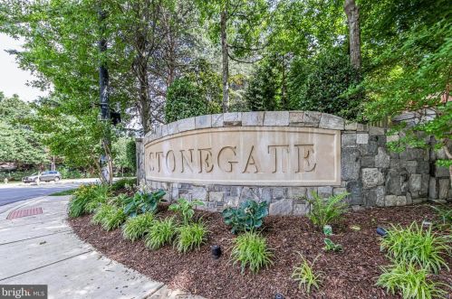 4656 Lambert Dr, Alexandria VA 22311-4942 exterior