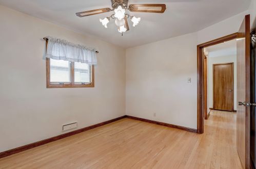 7501 Honey Crk Dr, Milwaukee WI 53221-4062 exterior