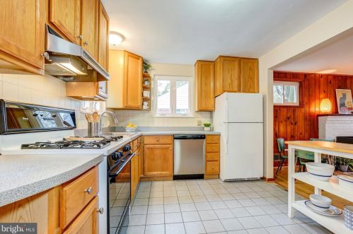 102 Mannakee St, Rockville MD 20850-1914 exterior