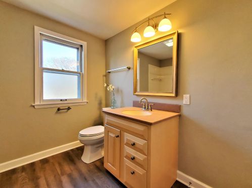 1631 Chateau Pl, Milwaukee WI 53217-6022 exterior