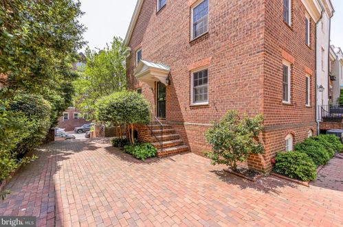 114 Cameron Mews, Alexandria VA  22314-2604 exterior