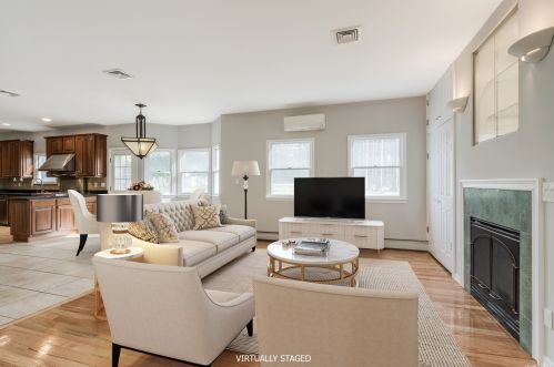 10 Buttonwood Dr, Huntington Station NY 11746-4803 exterior