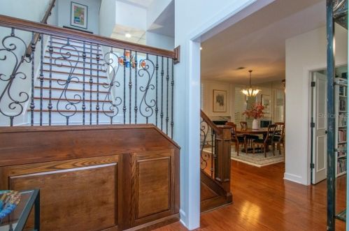 4949 Bayshore Blvd, Tampa FL 33611-3851 exterior