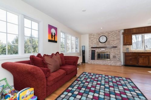 11 Farrar Ln, Ridgefield CT 06877-2406 exterior