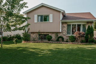 579 Armitage Ave, Elmhurst, IL 60126-2124