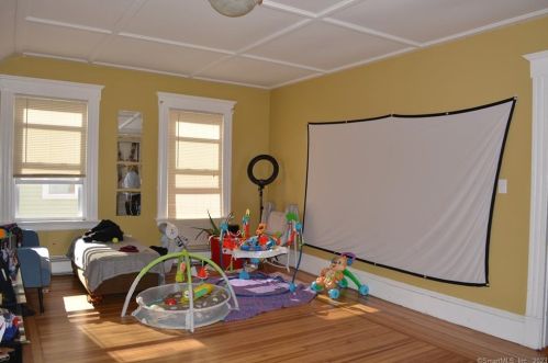 356 Chestnut St, New Britain CT 06051-2307 exterior