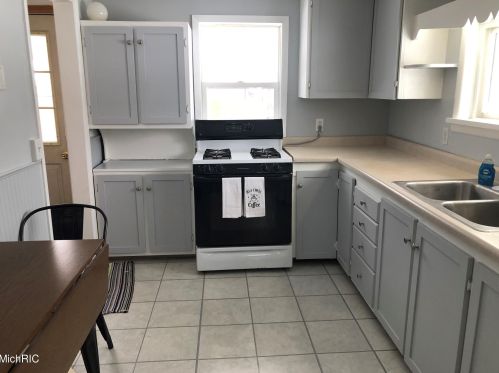 3111 Macarthur Rd, Meskegon MI  49442-1538 exterior