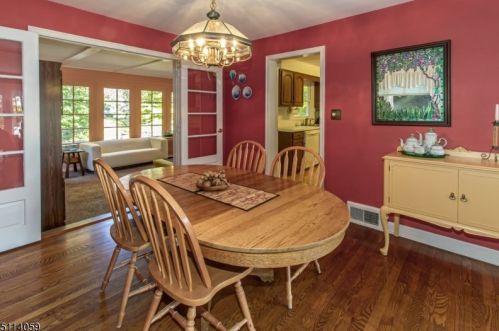 1490 Fox Trl, Mountainside NJ 07092-1301 exterior