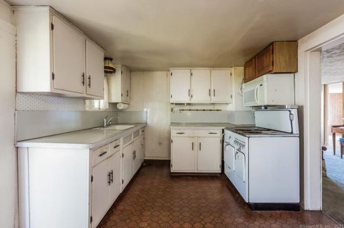 35 Fort Point St, Norwalk CT 06855-1224 exterior