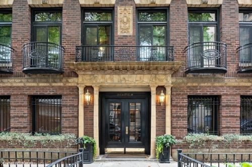 21 Elm St, Chicago, IL 60610-2714