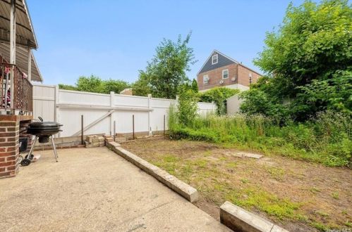 832 Swinton Ave, Bronx NY 10465-1920 exterior