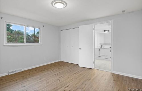 421 Beech Daly St, Dearborn Heights MI  48125-1000 exterior