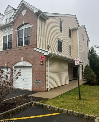 18 Ashley Ct, Paterson NJ  07506-2264 exterior