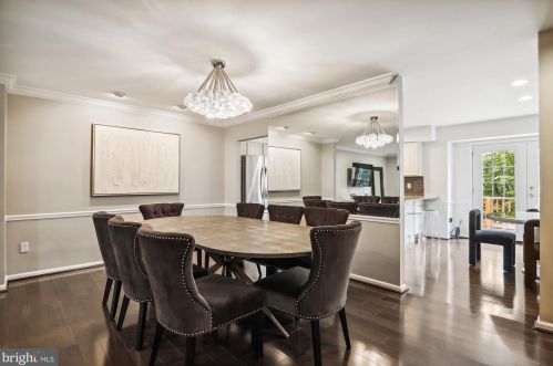 6036 Loganwood Dr, Rockville MD 20852-3459 exterior