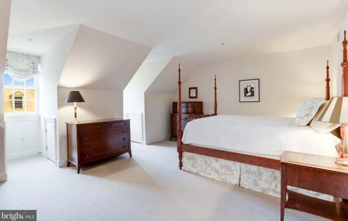 11 Wilkes St, Alexandria VA 22314-3856 exterior