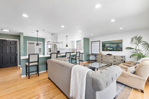 613 Orch Ave, Fullerton CA 92833-4139 exterior